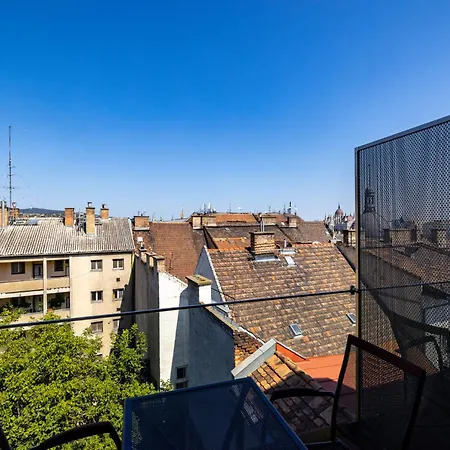 Отель Carlton Buda Castle