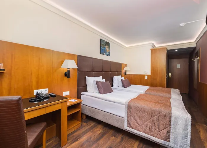 Отель Carlton Buda Castle 4*